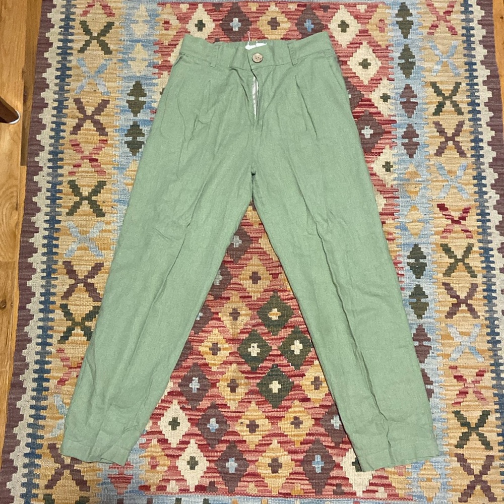 Light green linen cropped pants